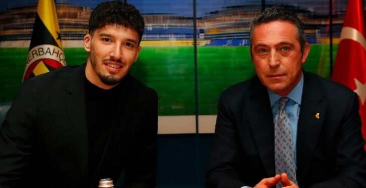 Altay Bayındır için imza töreni düzenlendi! Ali Koç’tan itiraf: Biraz geç kaldık