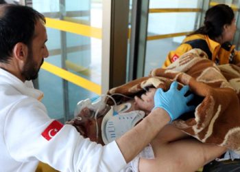 Aranan şahıs polisi karşısında görünce 5. kattan atladı