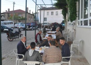 Asırlık ramazan nöbeti… Her gün bir aile iftar veriyor