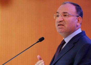 Bakan Bozdağ’dan, okul müdürüne başörtüsü tepkisi: Çağdaş yobazlık