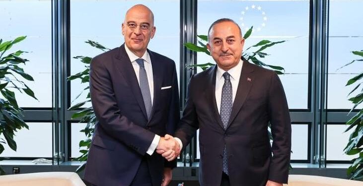 Bakan Çavuşoğlu Yunan mevkidaşı Dendias ile görüştü