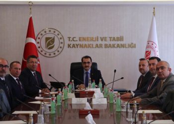 Bakan Dönmez, Altın Madencileri Derneği Başkanı Yücel’i kabul etti