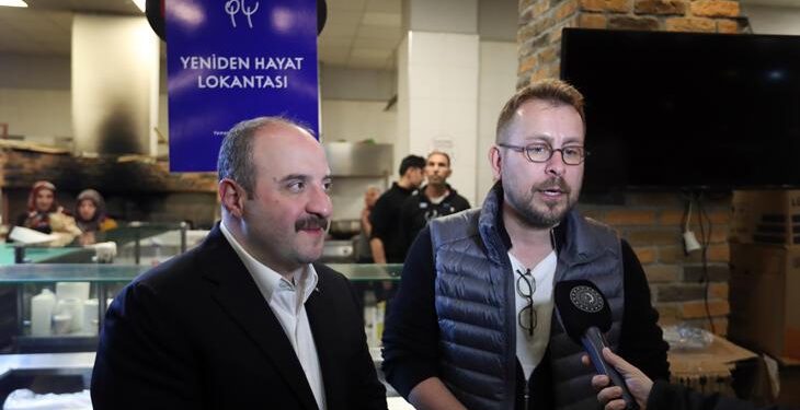 Bakan Varank, Elbistan’da depremzedeleri ziyaret etti