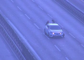 D-100’de kaza sonrası aracın arkasında duran 2 kadına otomobil çarptı