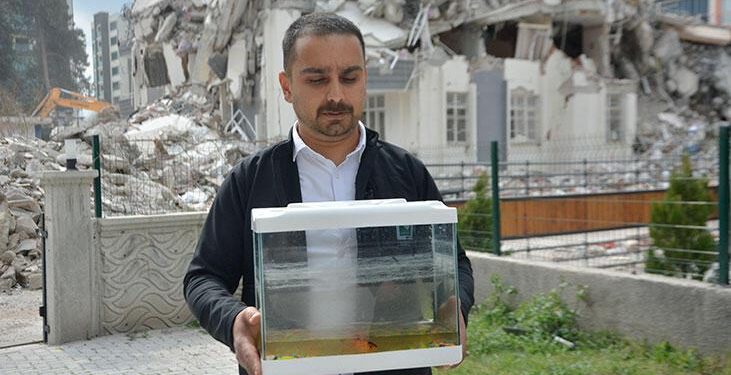 Depremde öldü diye düşündükleri balıkları 44 gün sonra canlı buldu