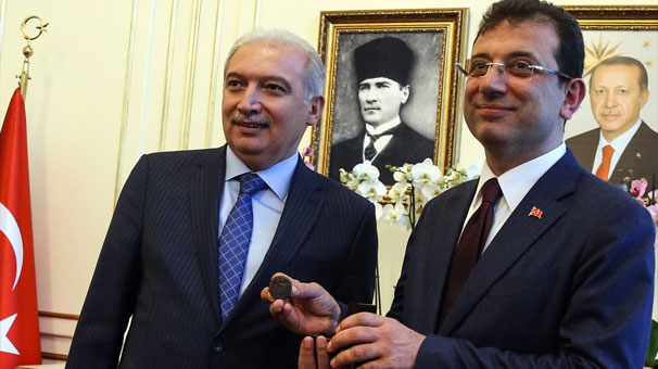 Ekrem İmamoğlu mazbatasını aldı