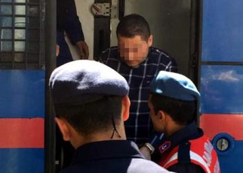 Evden kaçan genç kız korkunç gerçeği ortaya çıkardı