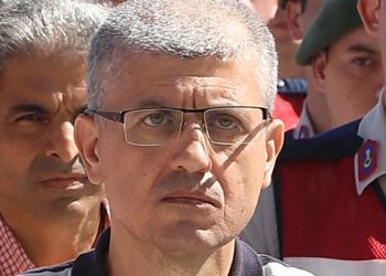 Hem parmak izini hem darbe toplantısını inkar etti