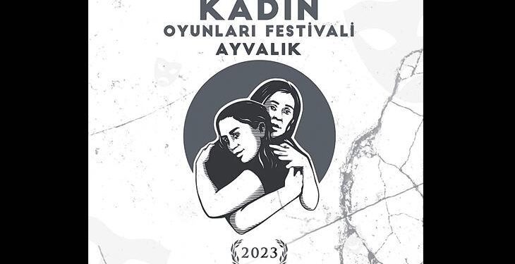 Kadınlar depremzede kız çocukları için sahnede