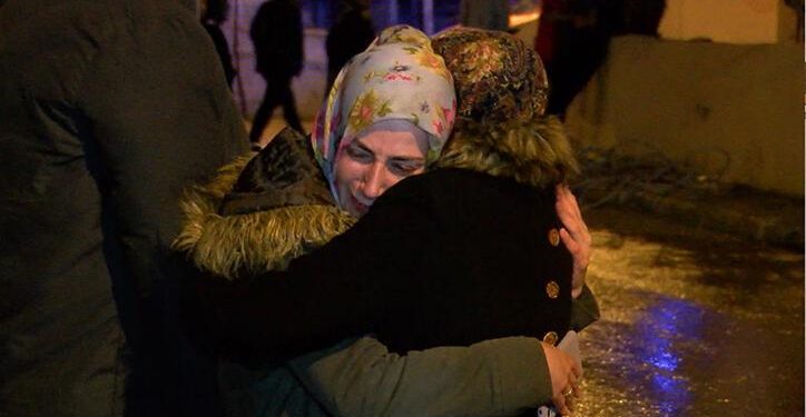 Korku dolu dakikalar! Ailesiyle tartıştı, evi ateşe verdi