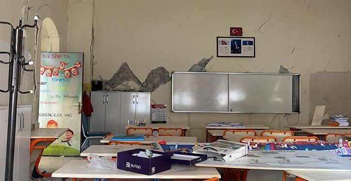 MHP Lideri Bahçeli’nin mezun olduğu okul depremde hasar gördü