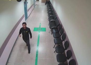 Profesörün odasını yakan hasta yakını kamerada