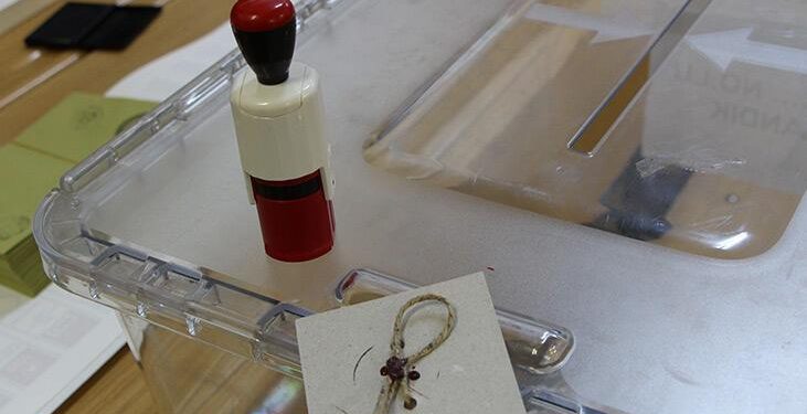 Seçmen listeleri askıya çıkarıldı