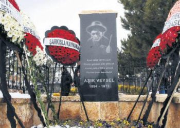 Âşık Veysel anılıyor
