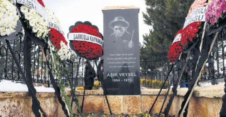 Âşık Veysel anılıyor