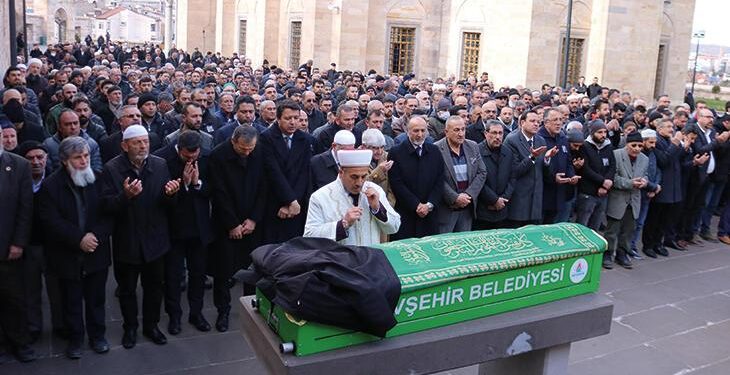 Tedavisi gördüğü hastanede hayatını kaybeden SP İl Başkanı toprağa verildi