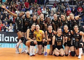 VakıfBank, 11. kez üst üste yarı finalde
