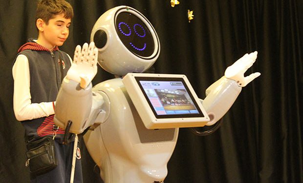 Yerli robot ADA: “Robot Sofia’dan daha zekiyim”