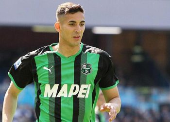 Fenerbahçe’nin yeni transferi Mert Müldür, İstanbul’a geldi!