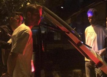 Yoldan geçenlere silah gösteren kişi gözaltına alındı! Polise söyledikleri şoke etti