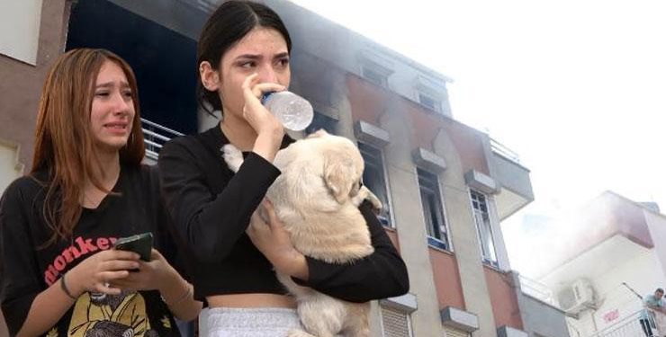 Antalya’da panik anları! Kuryeler kurtardı