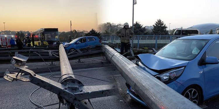 İETT otobüsünün çarptığı direk seyir halindeki otomobilin üzerine düştü